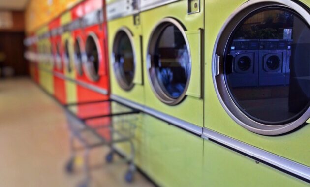 Bisnis laundry kiloan menjanjikan potensi besar bagi para pemula dengan modal terbatas.